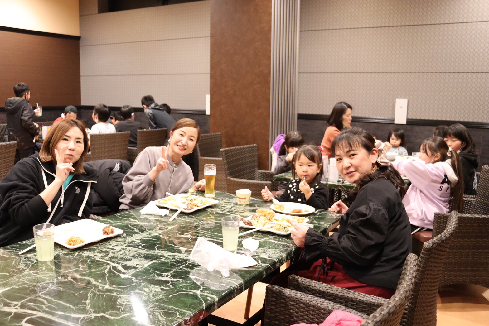 20230223 『決起会』神戸クックワールドビュッフェ にて_230327_20