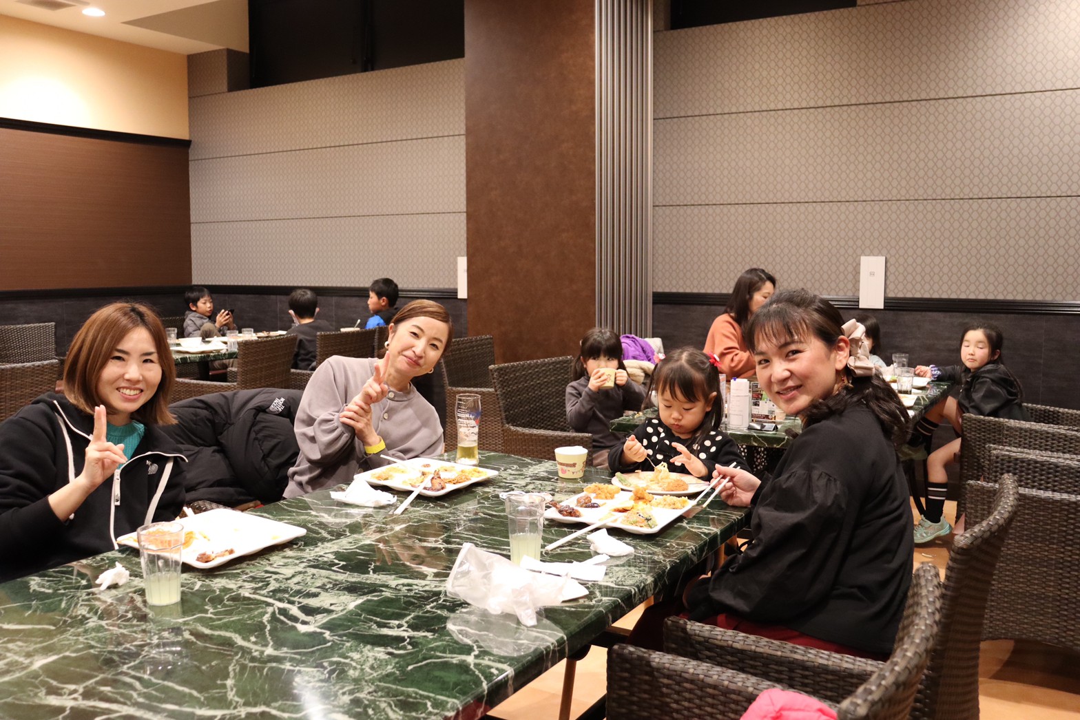 20230223 『決起会』神戸クックワールドビュッフェ にて_230327_26