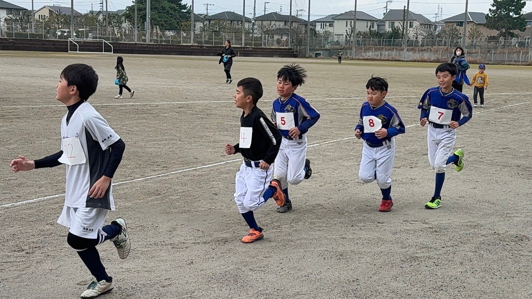 LINE_ALBUM_216 新宮町マラソン(低学年)_250218_13
